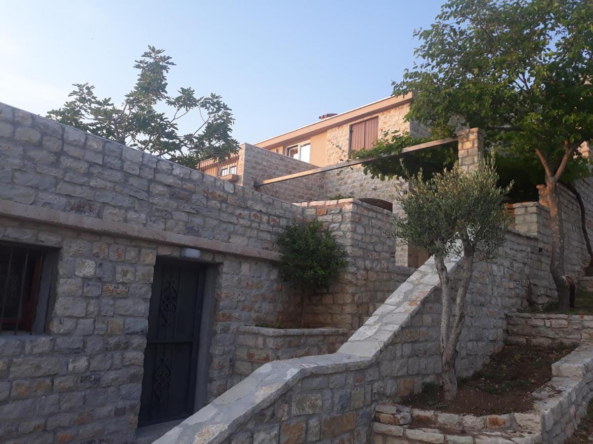 Old stone villa Vrba Sveti Stefan Esterno foto